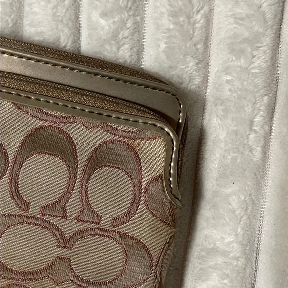 Coach Wristlet - Picture 3 of 10